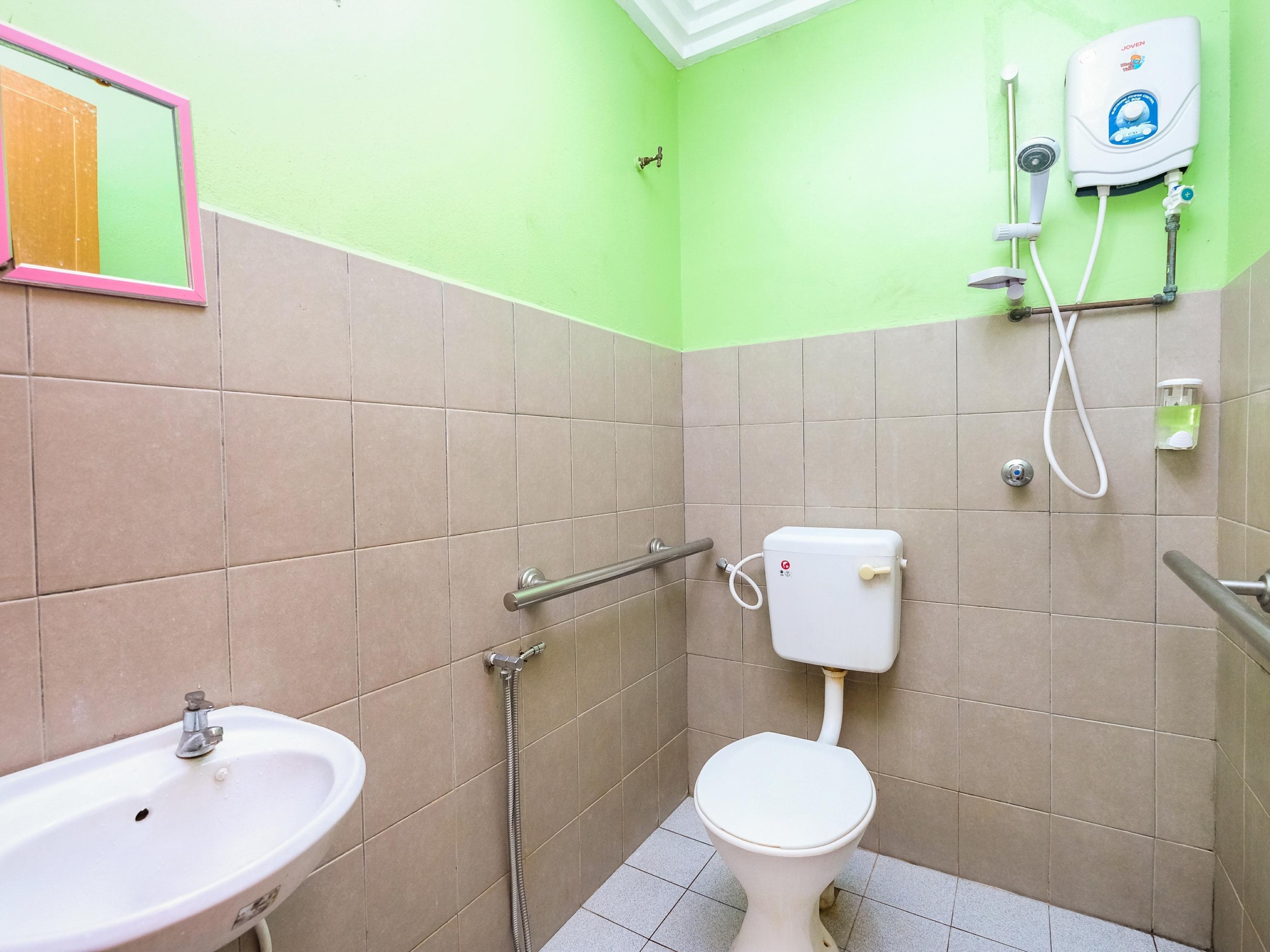 Oyo 717 Mr J Hotel Wakaf Che Yeh 2 Exterior photo