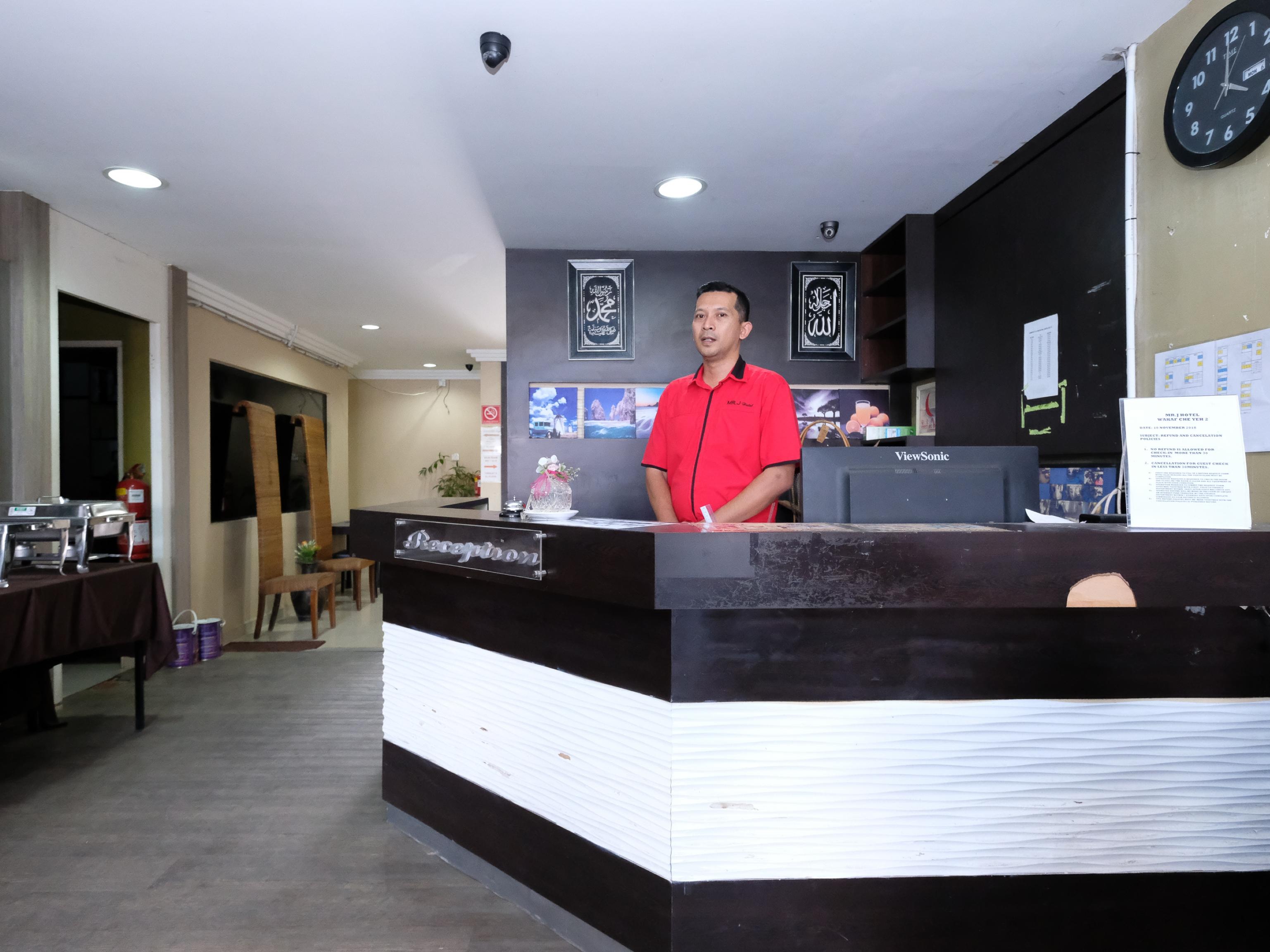 Oyo 717 Mr J Hotel Wakaf Che Yeh 2 Exterior photo